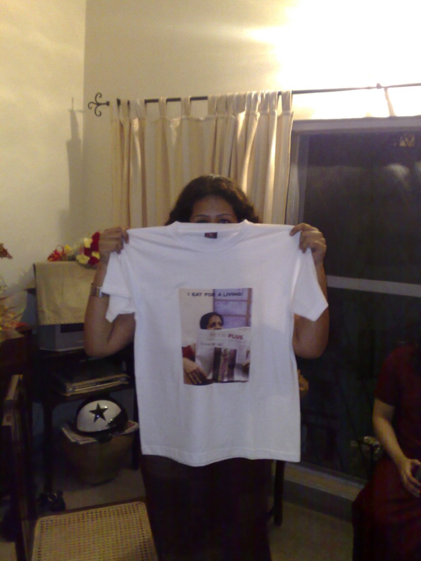 Sho'in off her tee shirt!